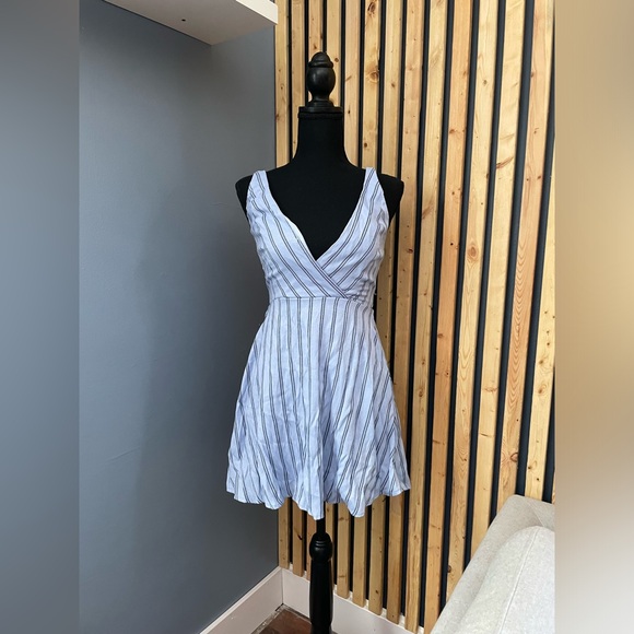 Windsor Dress - Picture 2 of 5